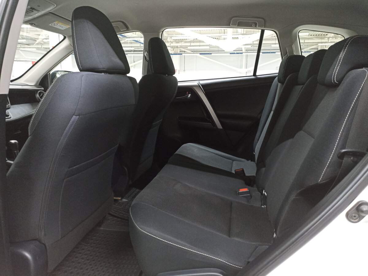 Toyota RAV4 с пробегом — 2017 год. Фото: #11