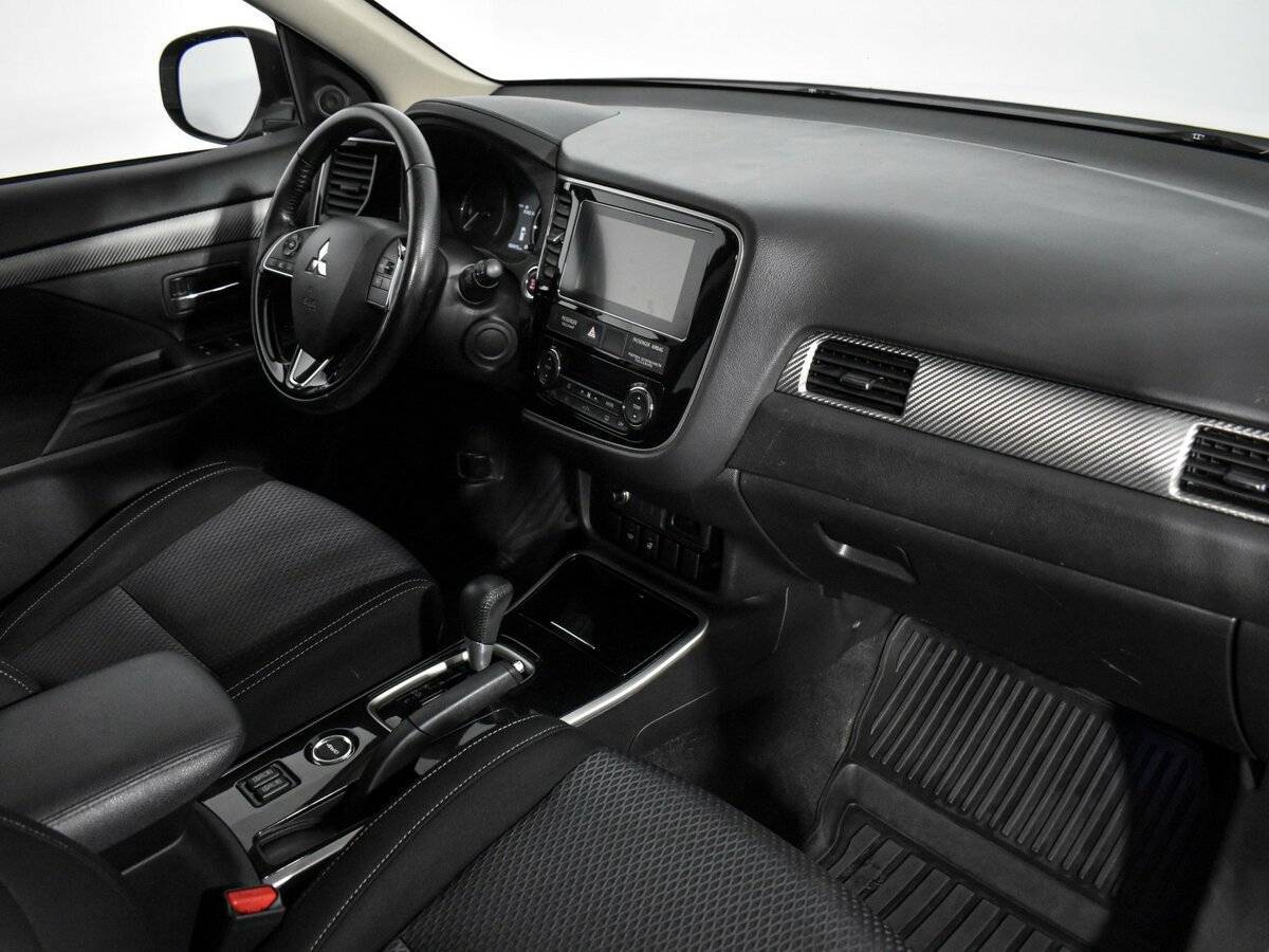 Mitsubishi Outlander с пробегом — 2018 год. Фото: #12