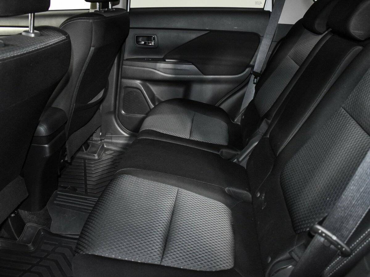 Mitsubishi Outlander с пробегом — 2018 год. Фото: #13