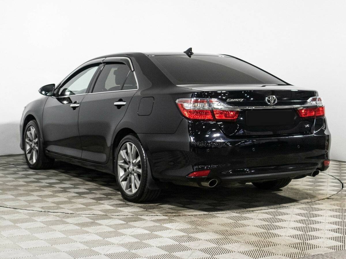 Toyota Camry с пробегом — 2017 год. Фото: #6