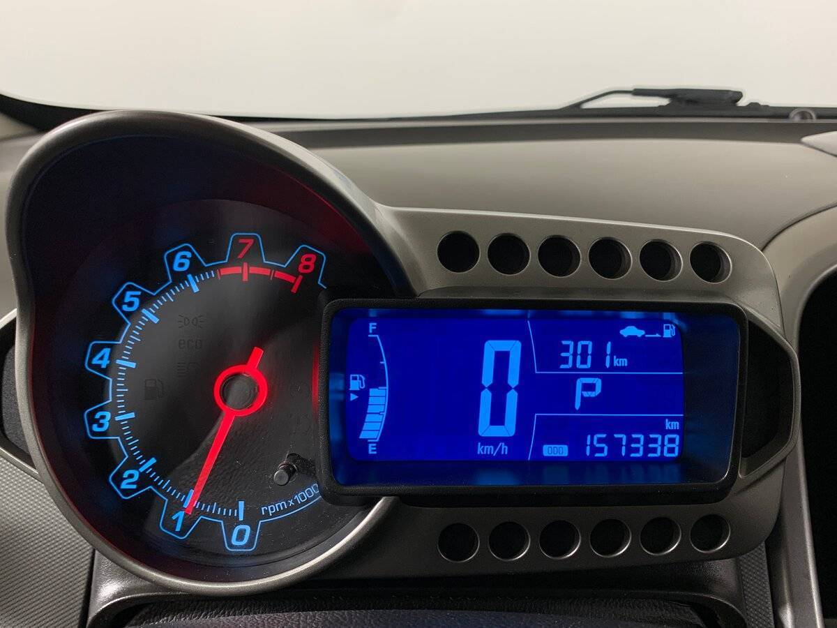 Chevrolet Aveo с пробегом — 2014 год. Фото: #13