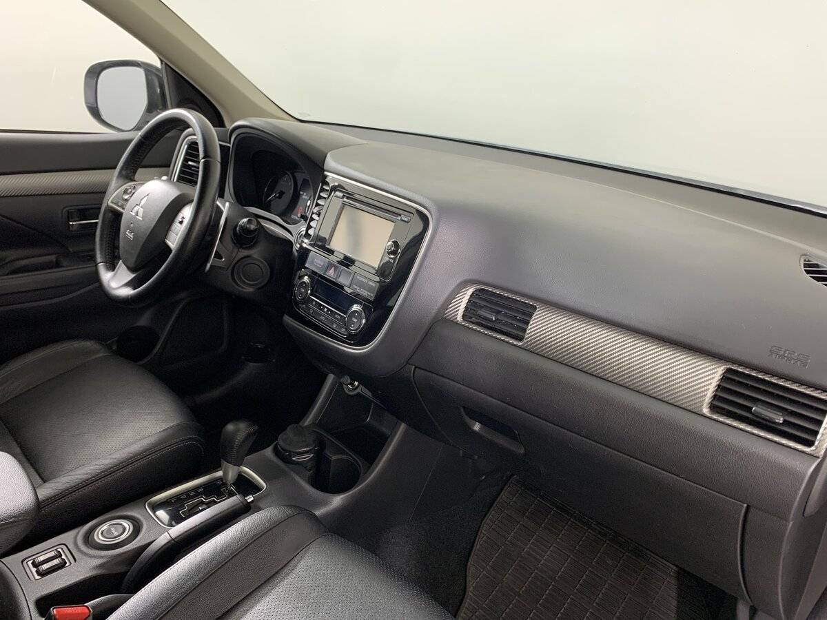 Mitsubishi Outlander с пробегом — 2013 год. Фото: #12