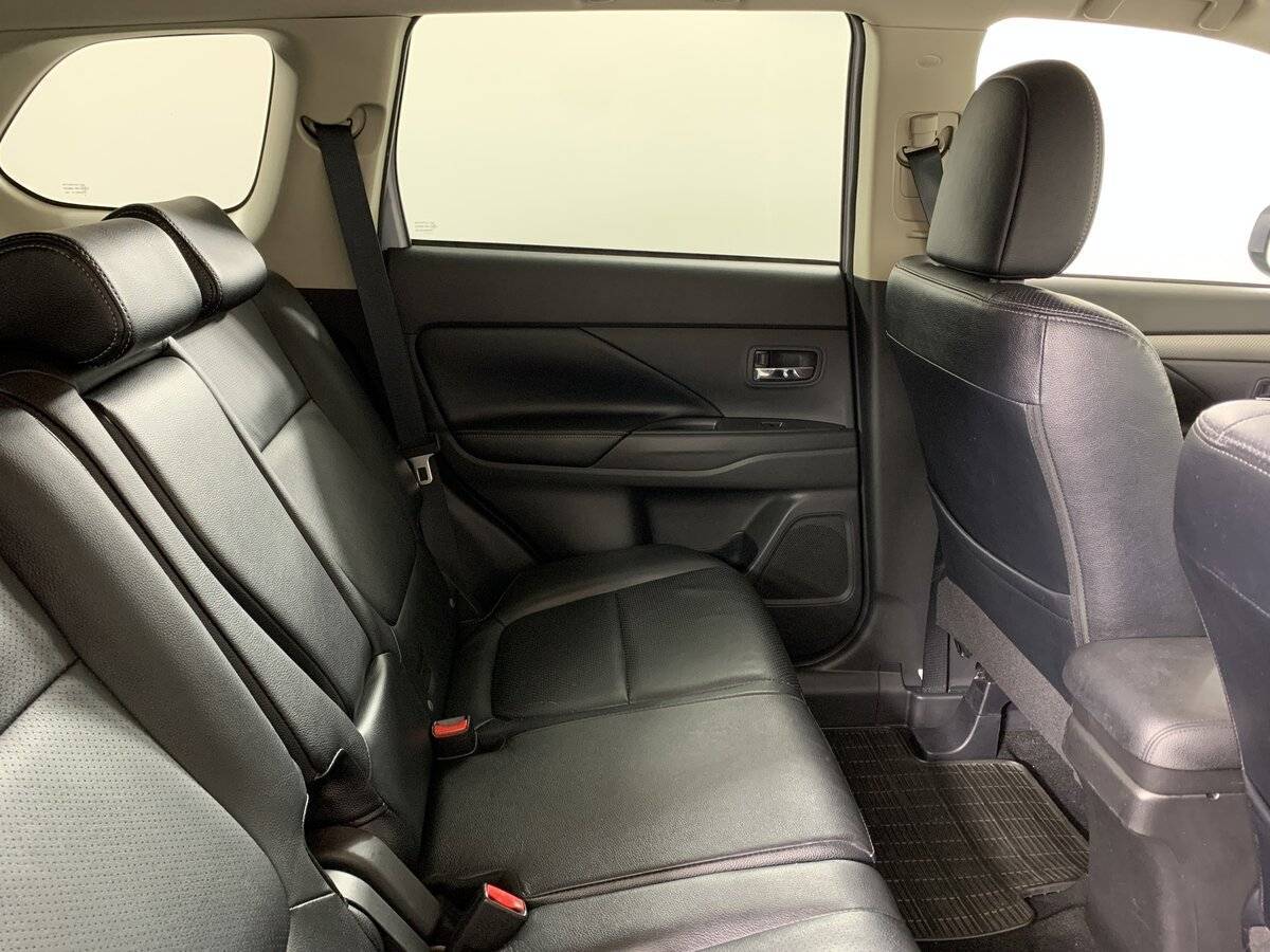 Mitsubishi Outlander с пробегом — 2013 год. Фото: #16