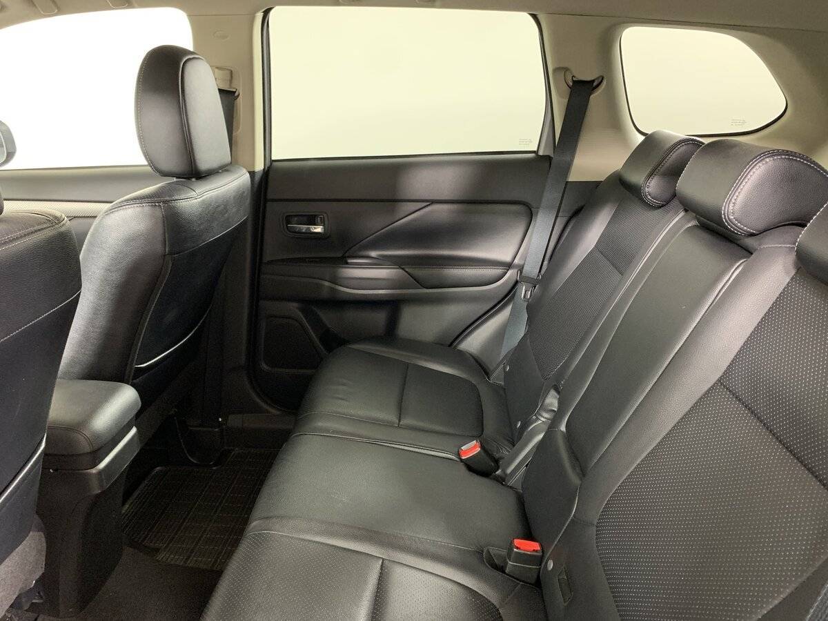 Mitsubishi Outlander с пробегом — 2013 год. Фото: #17