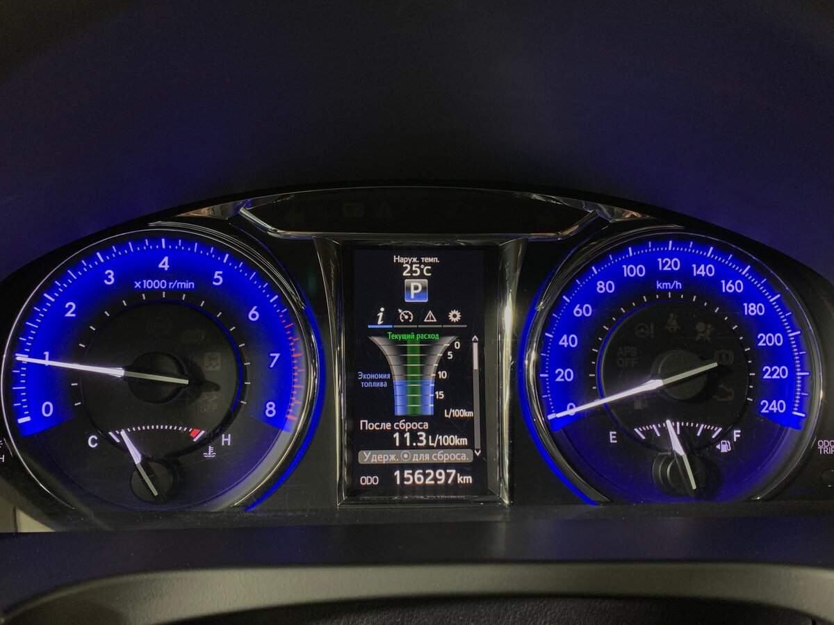 Toyota Camry с пробегом — 2017 год. Фото: #13