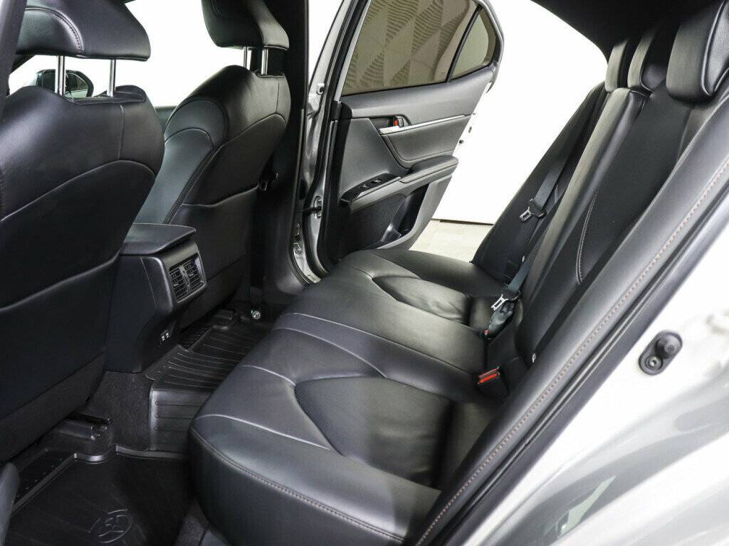 Toyota Camry с пробегом — 2018 год. Фото: #10