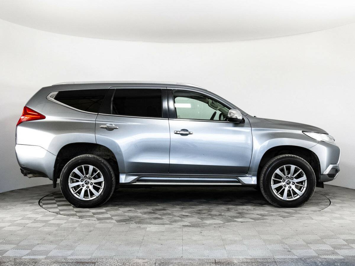 Mitsubishi Pajero Sport с пробегом — 2017 год. Фото: #3