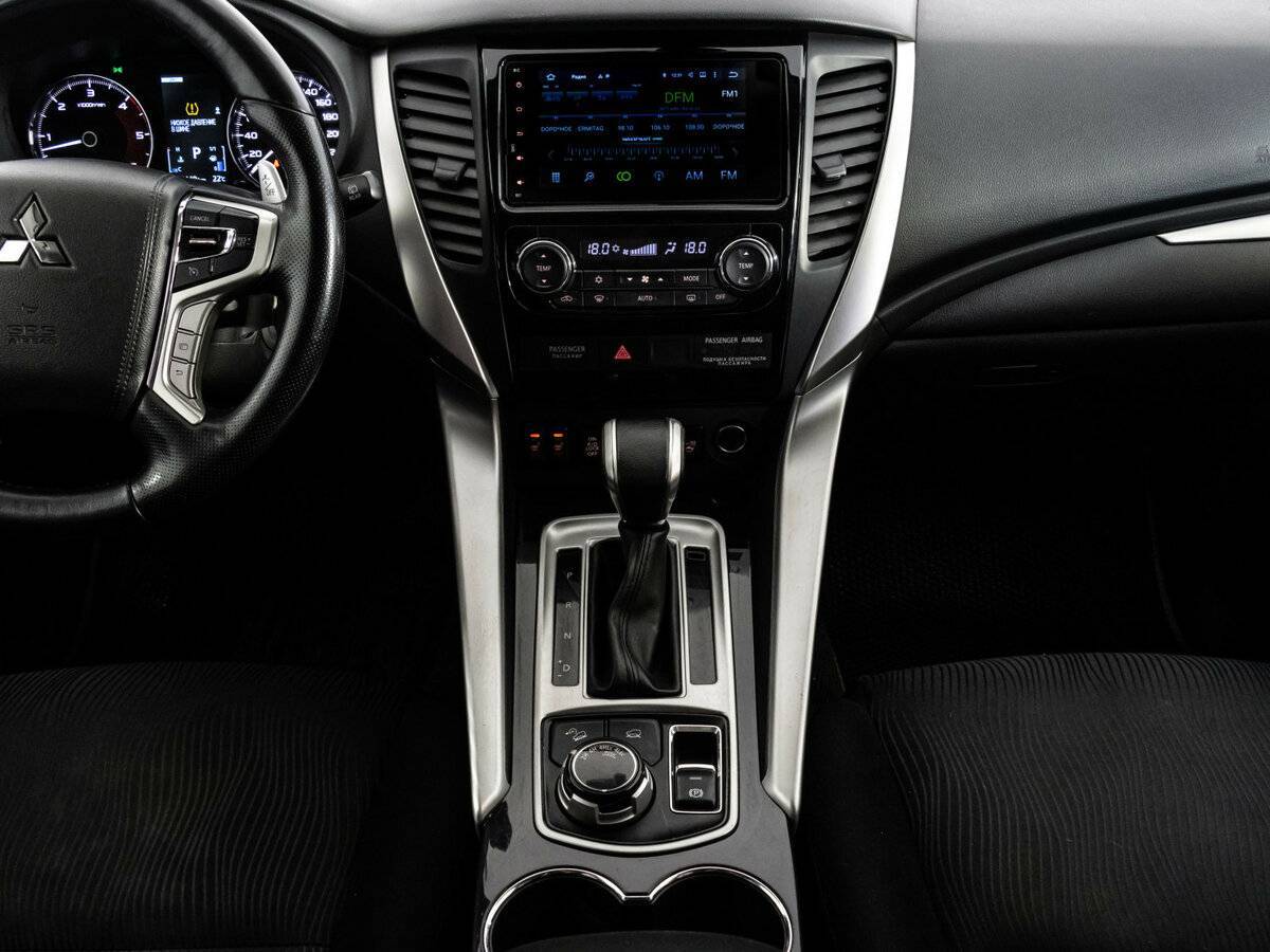 Mitsubishi Pajero Sport с пробегом — 2017 год. Фото: #13
