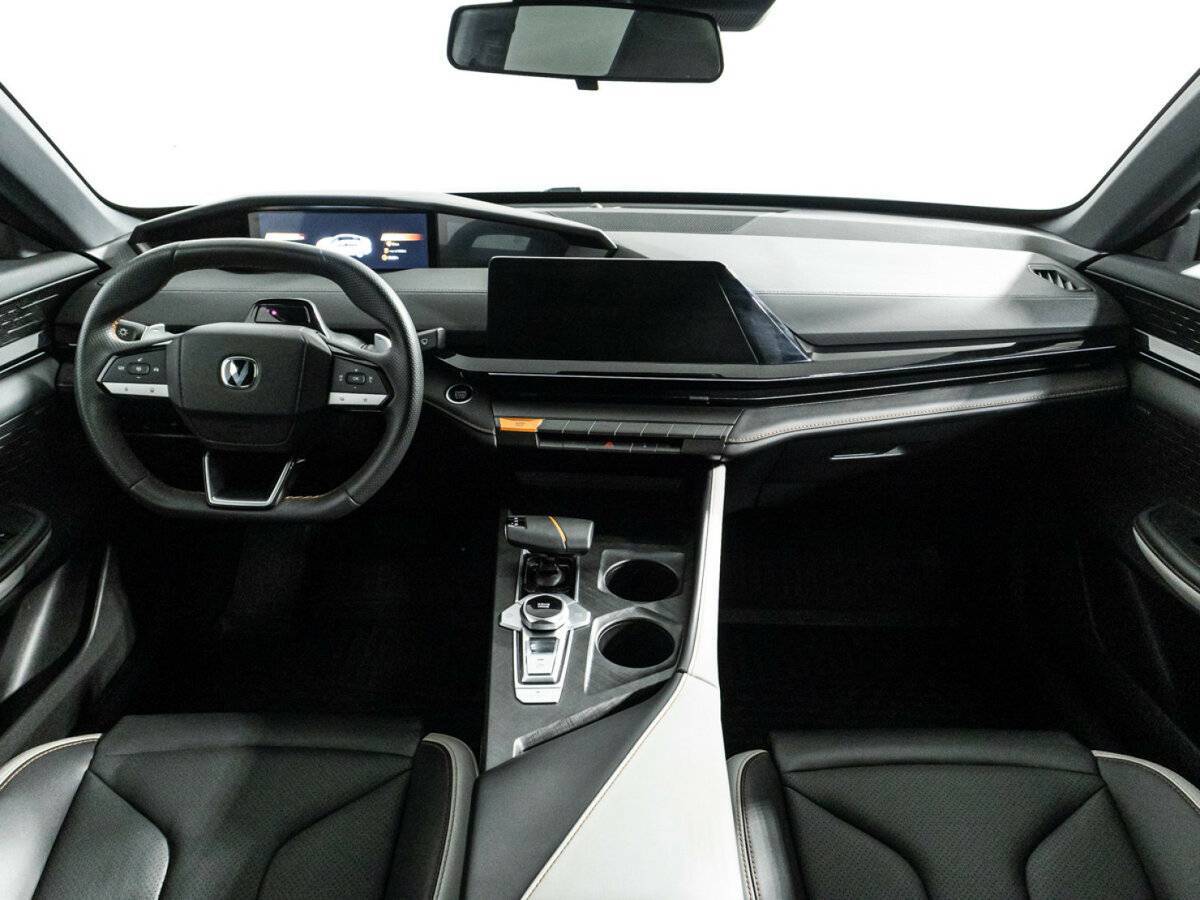 Changan UNI-V с пробегом — 2023 год. Фото: #12