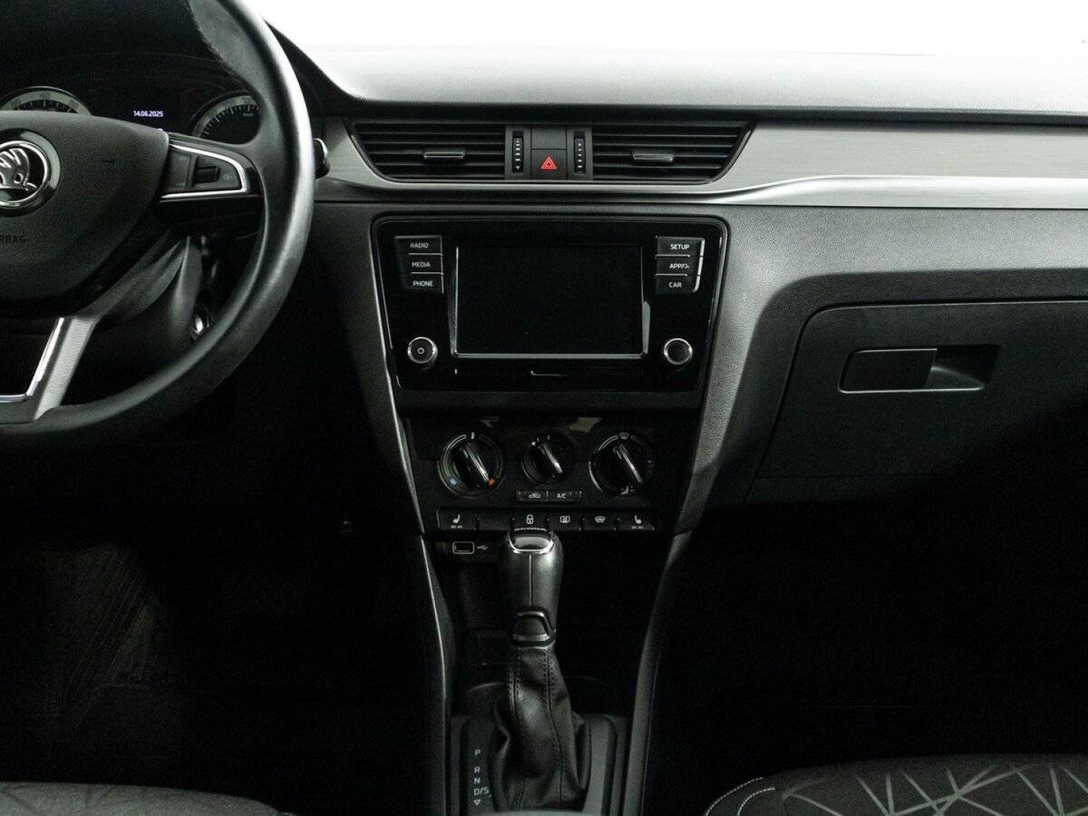 Skoda Rapid с пробегом — 2018 год. Фото: #13