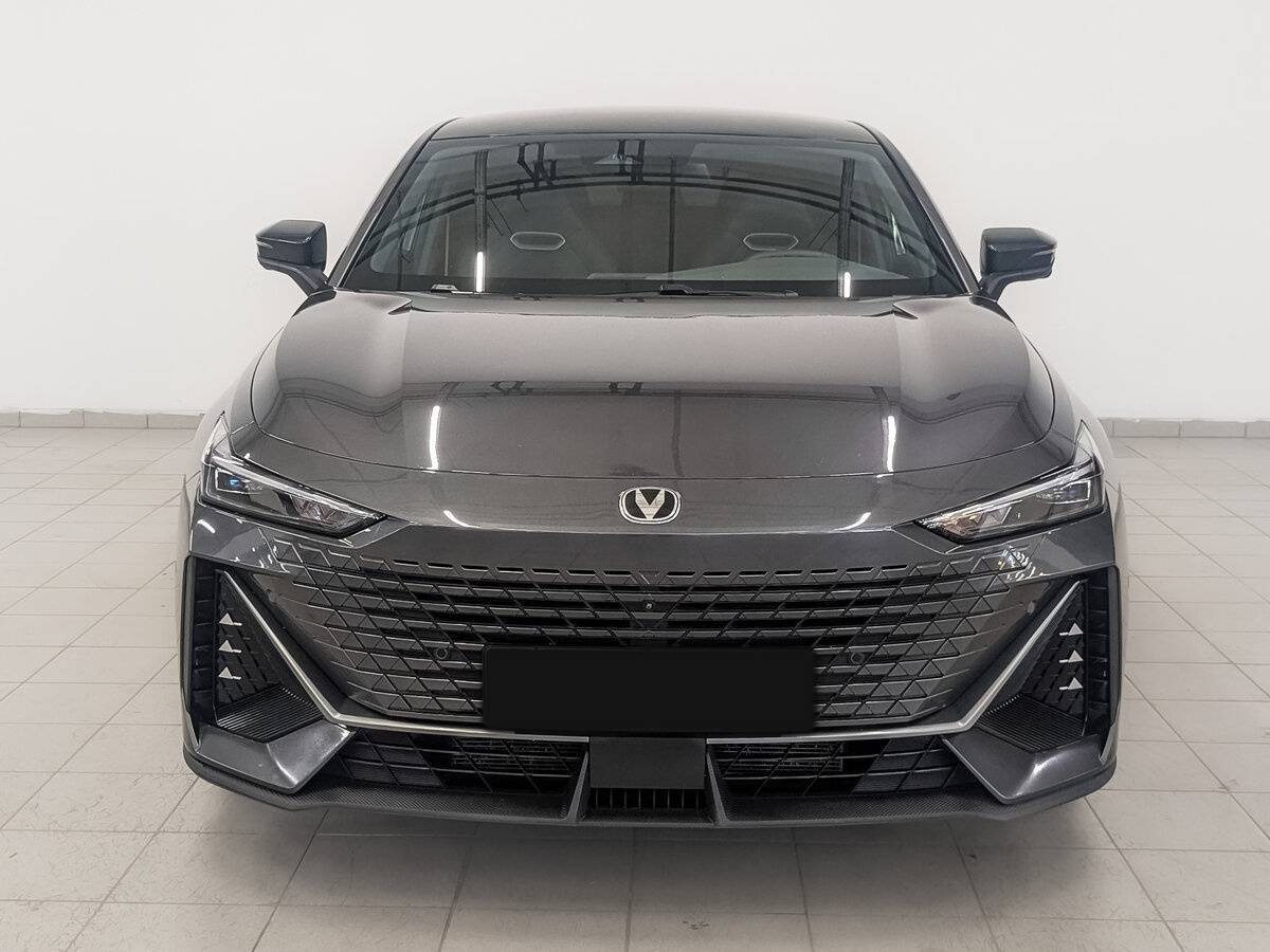 Changan UNI-V с пробегом — 2024 год. Фото: #1