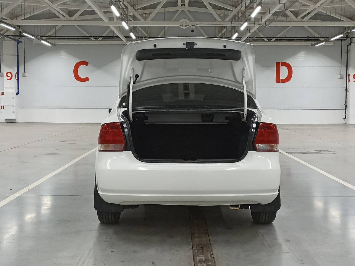 Volkswagen Polo с пробегом — 2013 год. Фото: #9