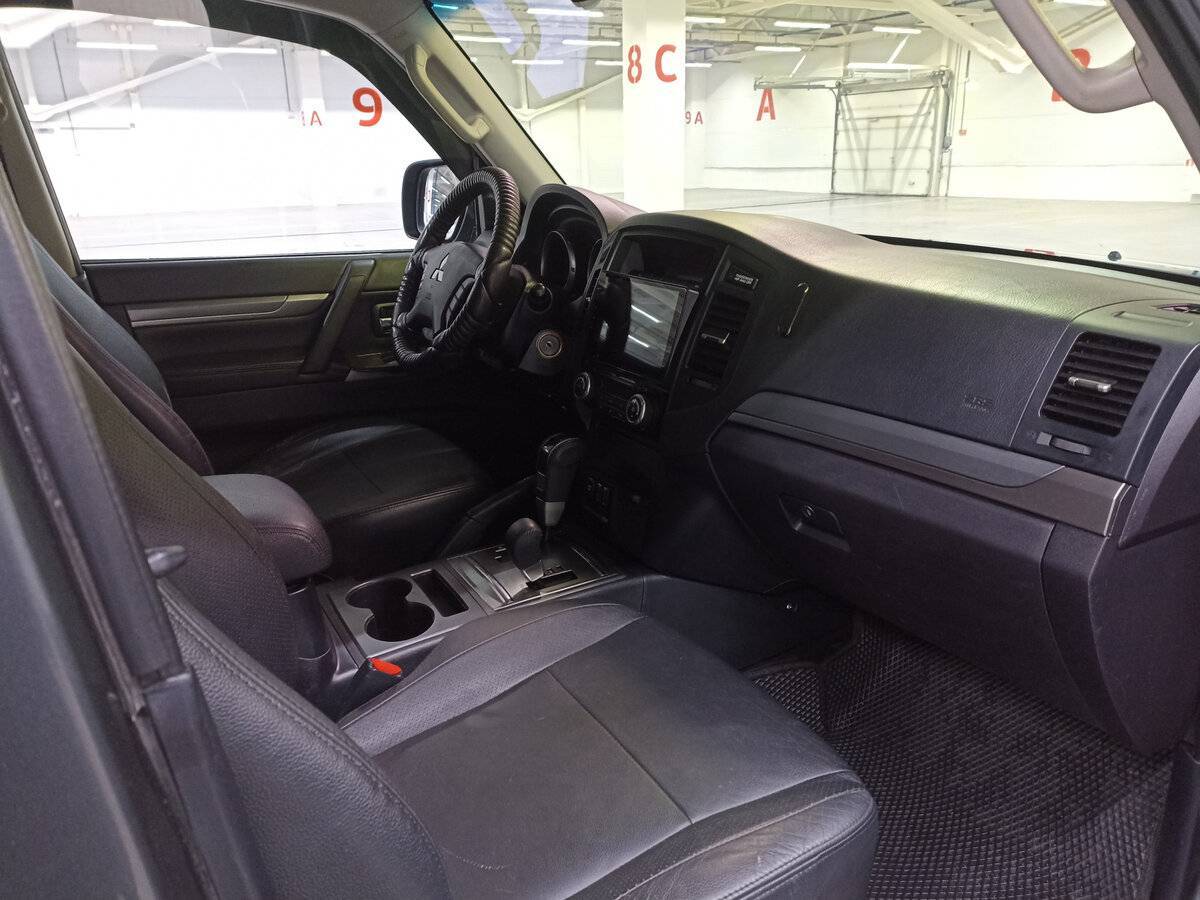 Mitsubishi Pajero с пробегом — 2012 год. Фото: #10