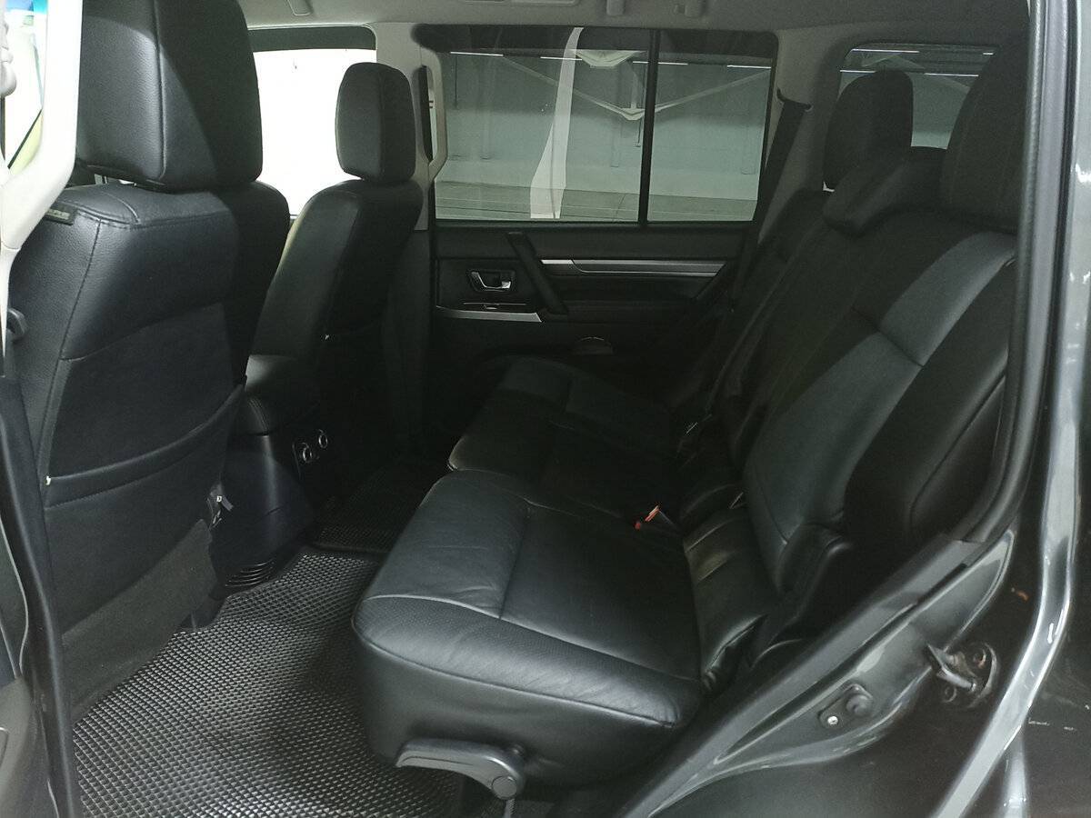 Mitsubishi Pajero с пробегом — 2012 год. Фото: #11