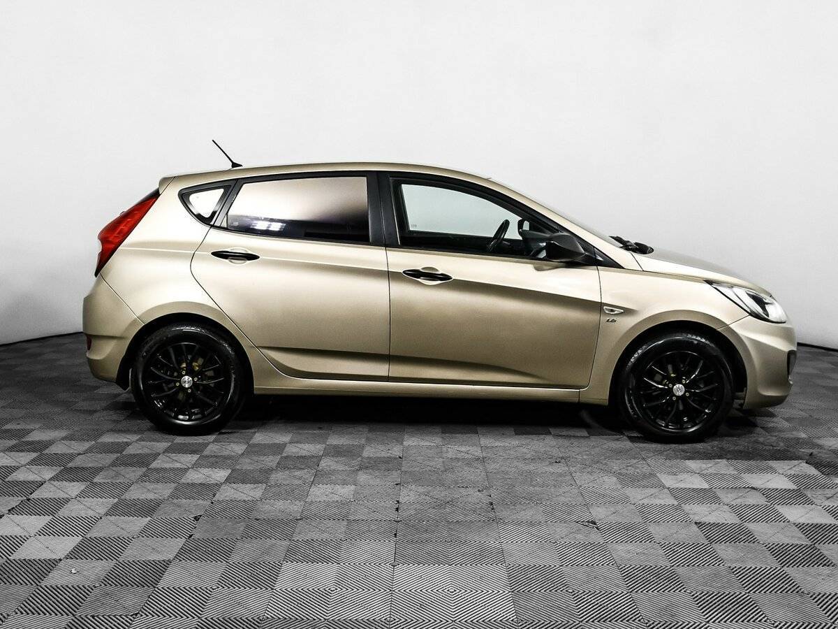 Hyundai Solaris с пробегом — 2012 год. Фото: #3