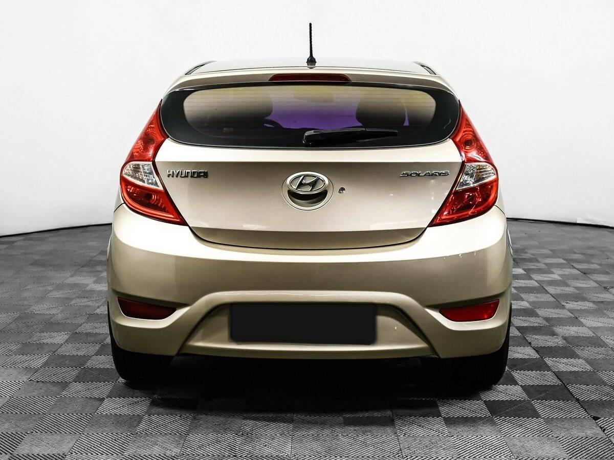 Hyundai Solaris с пробегом — 2012 год. Фото: #5