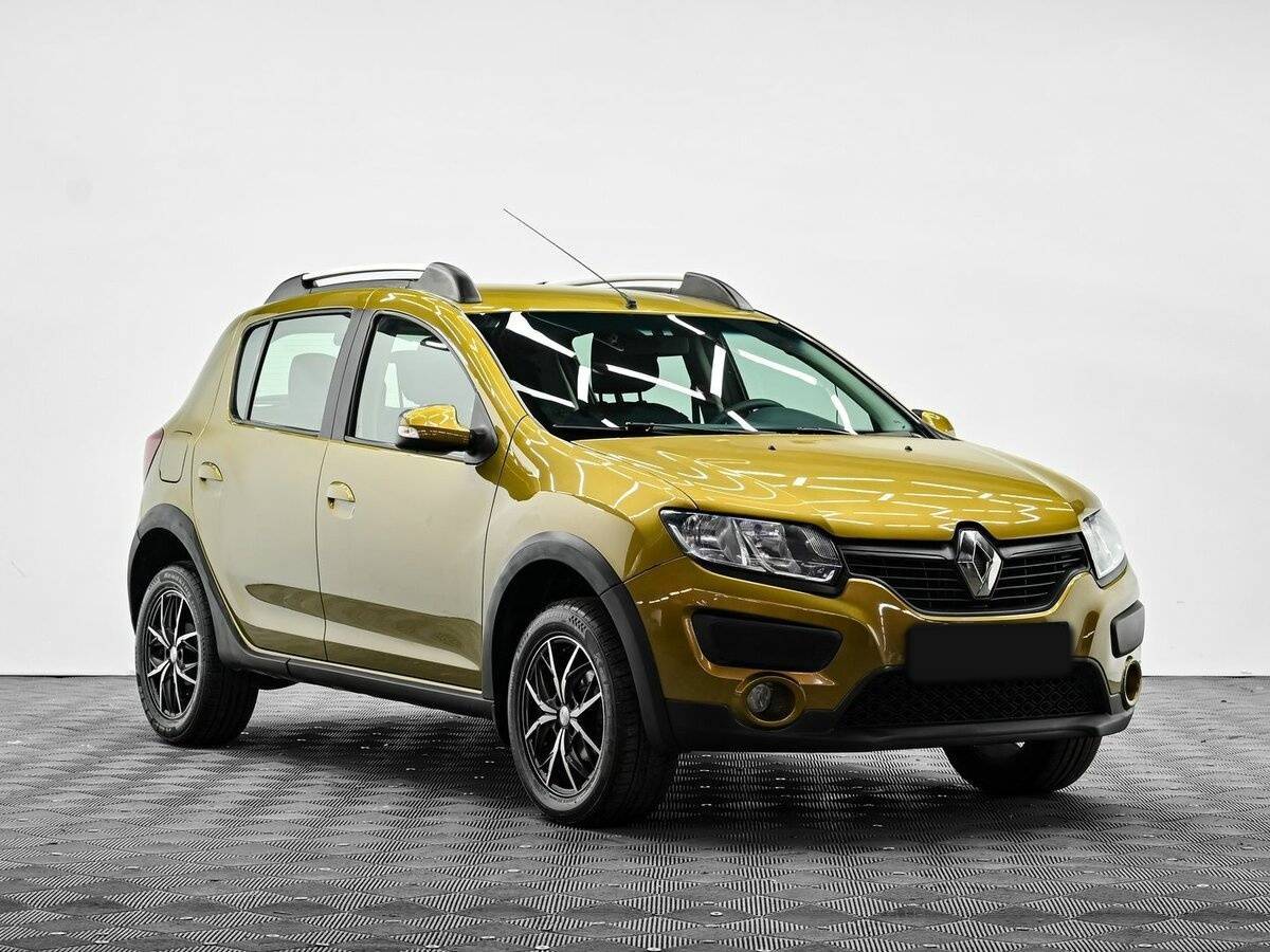 Renault Sandero с пробегом — 2016 год. Фото: #1