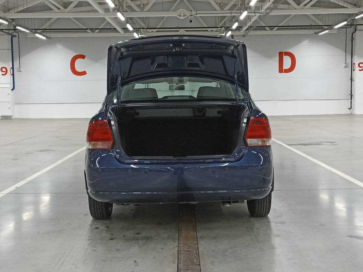 Volkswagen Polo с пробегом — 2015 год. Фото: #9