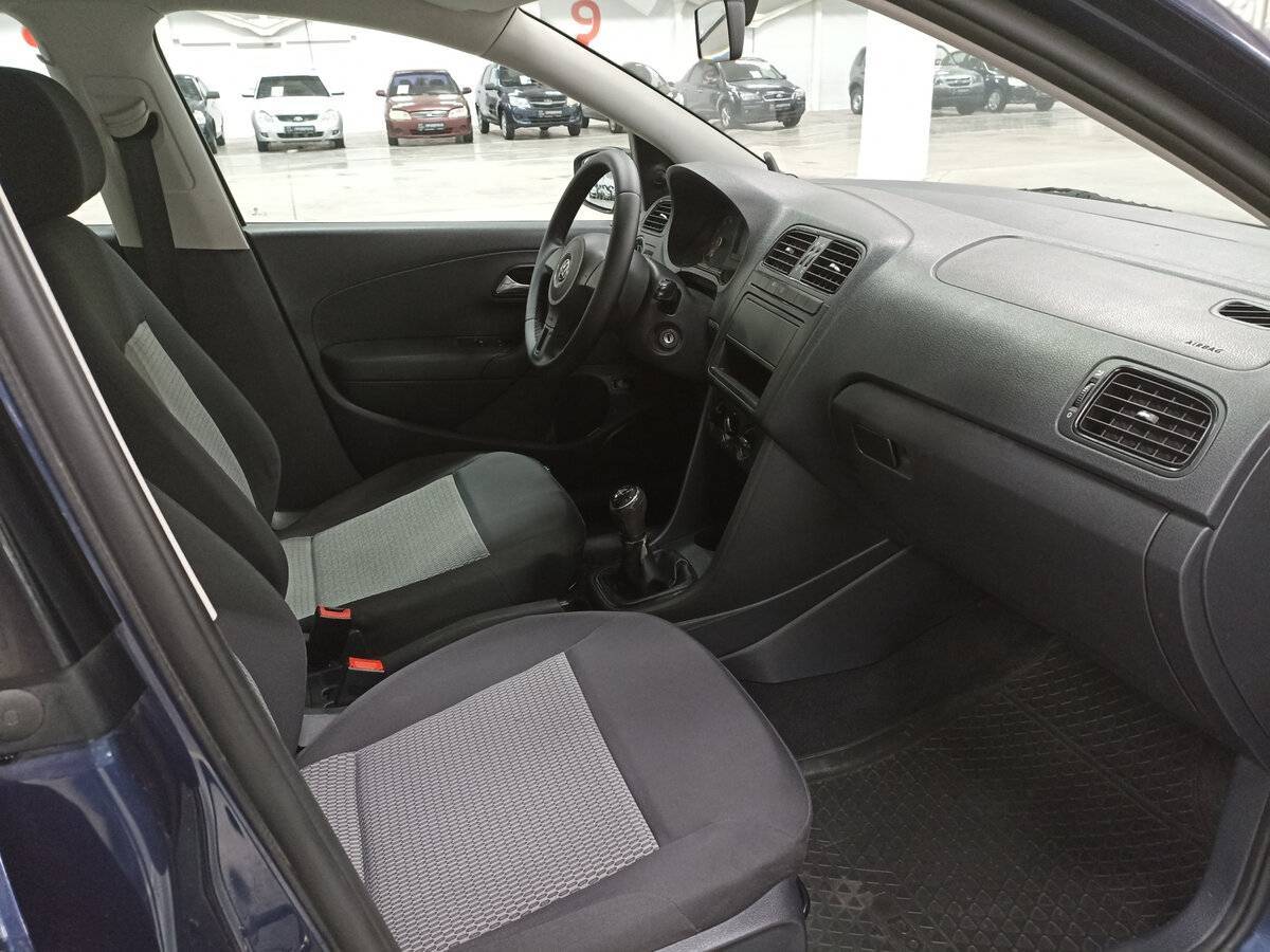 Volkswagen Polo с пробегом — 2015 год. Фото: #10