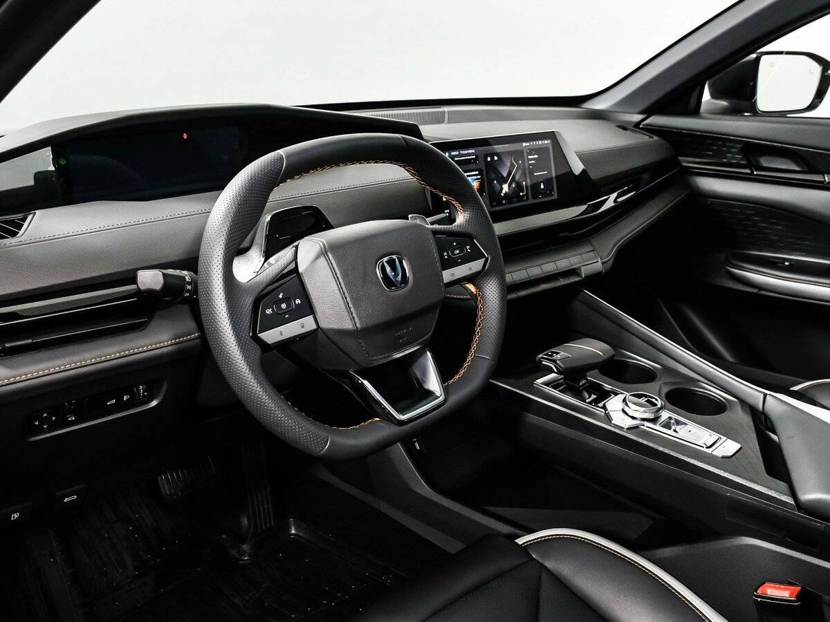 Changan UNI-V с пробегом — 2024 год. Фото: #12