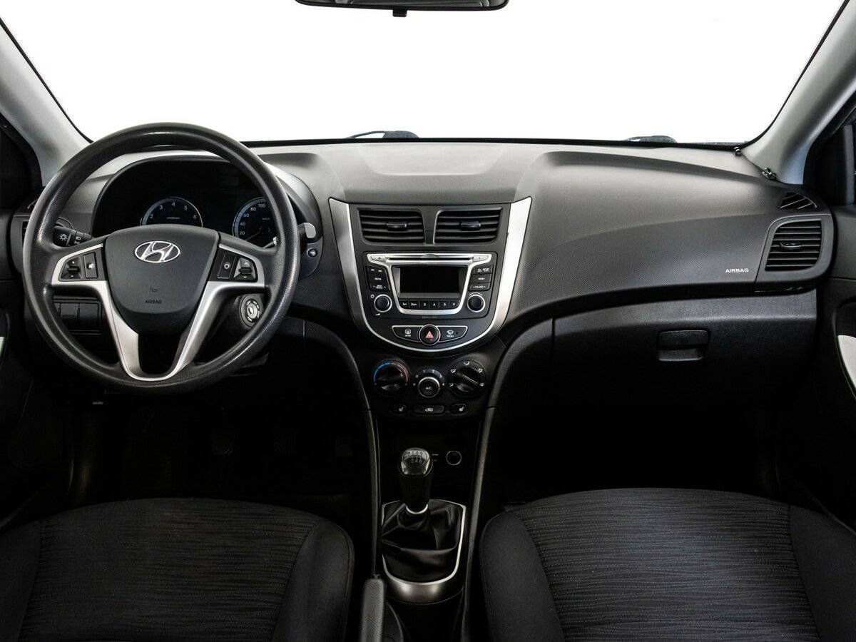 Hyundai Solaris с пробегом — 2015 год. Фото: #7