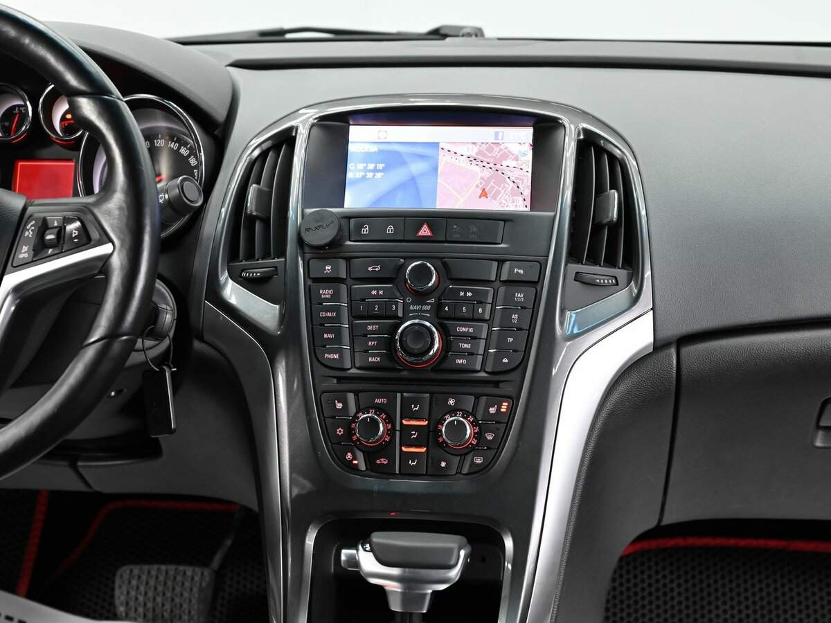 Opel Astra с пробегом — 2013 год. Фото: #9