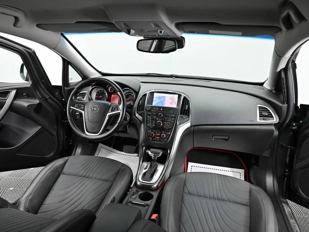 Opel Astra с пробегом — 2013 год. Фото: #11