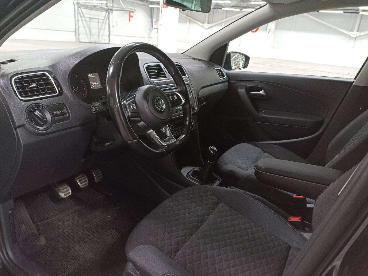 Volkswagen Polo с пробегом — 2018 год. Фото: #15