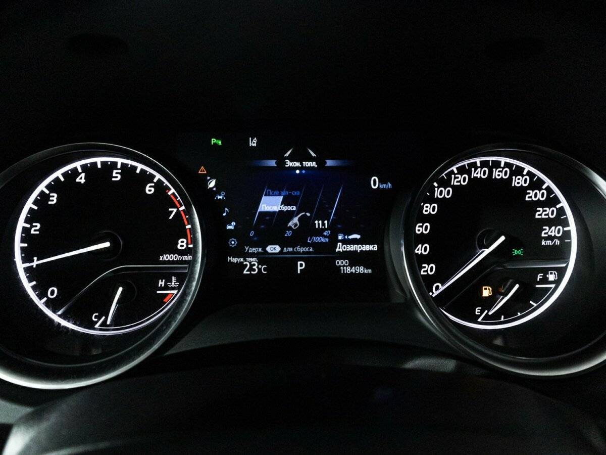 Toyota Camry с пробегом — 2018 год. Фото: #11