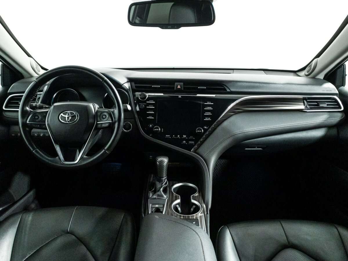 Toyota Camry с пробегом — 2018 год. Фото: #12
