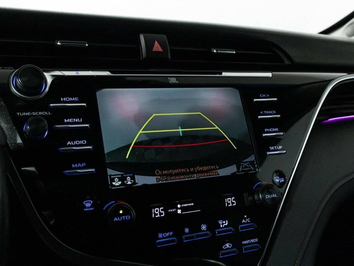 Toyota Camry с пробегом — 2018 год. Фото: #15