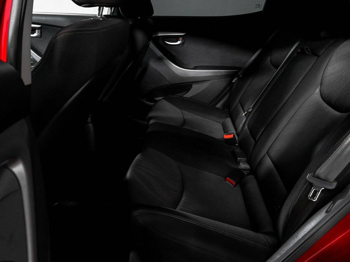 Hyundai Elantra с пробегом — 2015 год. Фото: #9