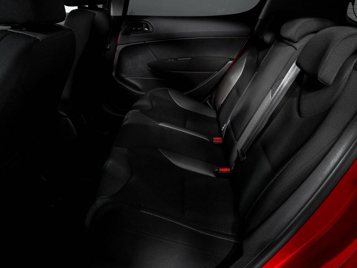 Peugeot 308 с пробегом — 2012 год. Фото: #9