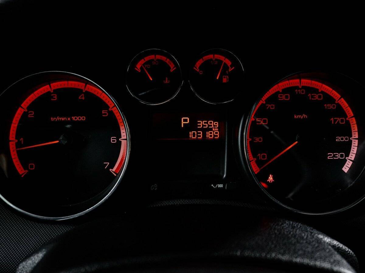 Peugeot 308 с пробегом — 2012 год. Фото: #10