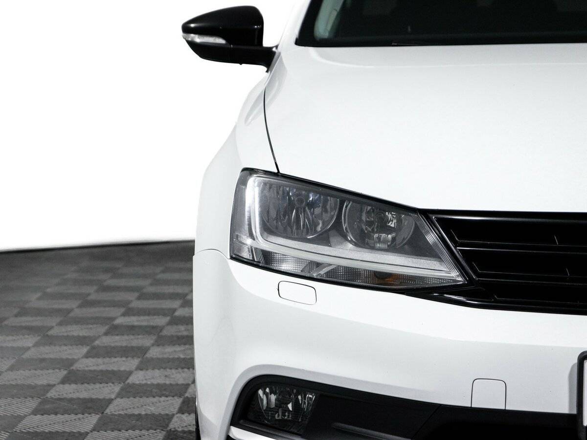 Volkswagen Jetta с пробегом — 2017 год. Фото: #17