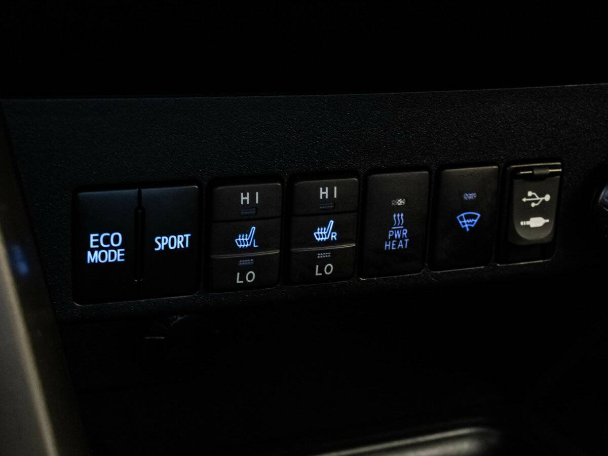 Toyota RAV4 с пробегом — 2015 год. Фото: #13