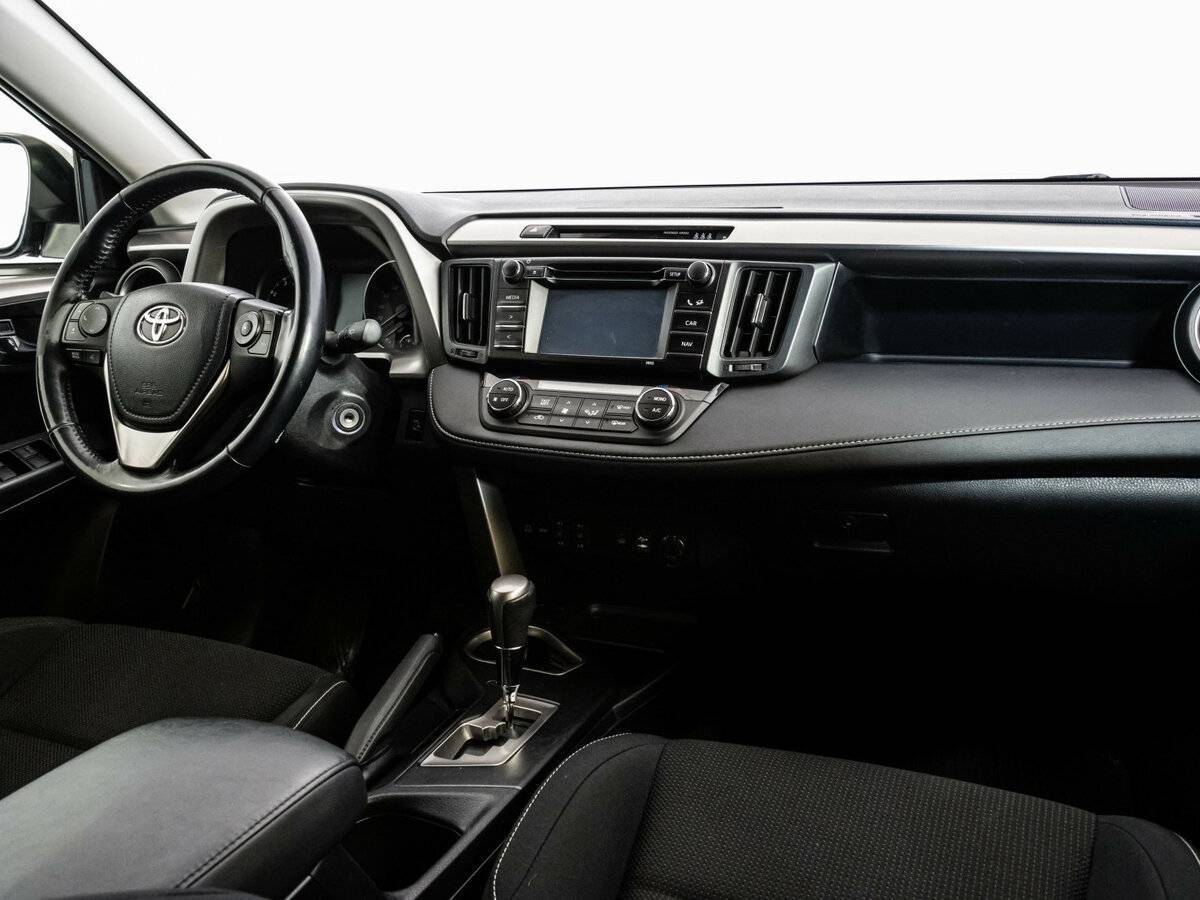 Toyota RAV4 с пробегом — 2016 год. Фото: #8
