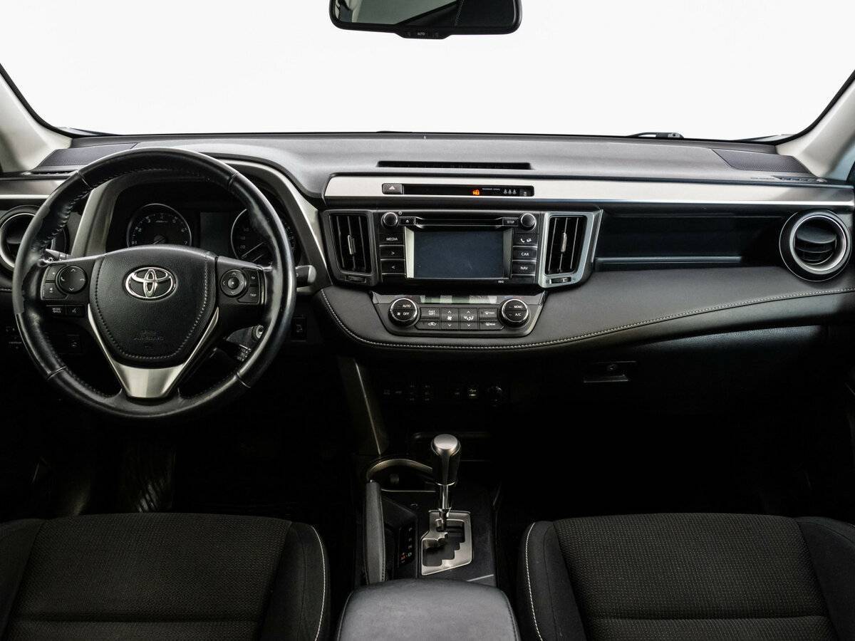 Toyota RAV4 с пробегом — 2016 год. Фото: #9