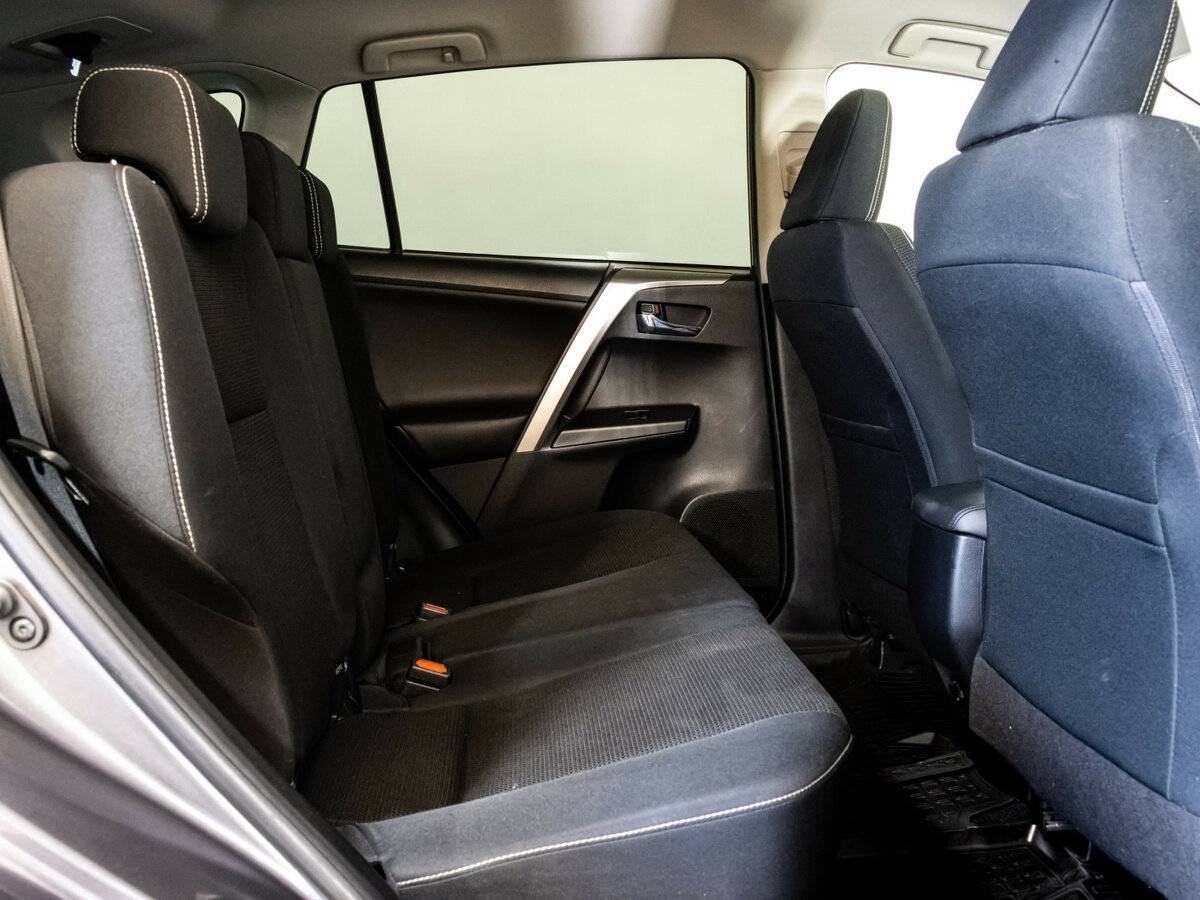 Toyota RAV4 с пробегом — 2016 год. Фото: #15