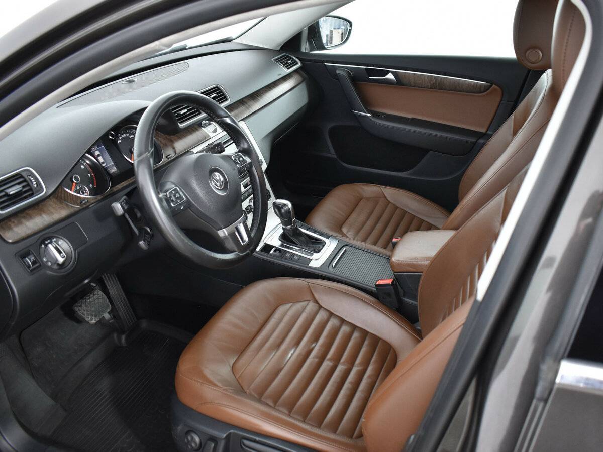 Volkswagen Passat с пробегом — 2012 год. Фото: #10