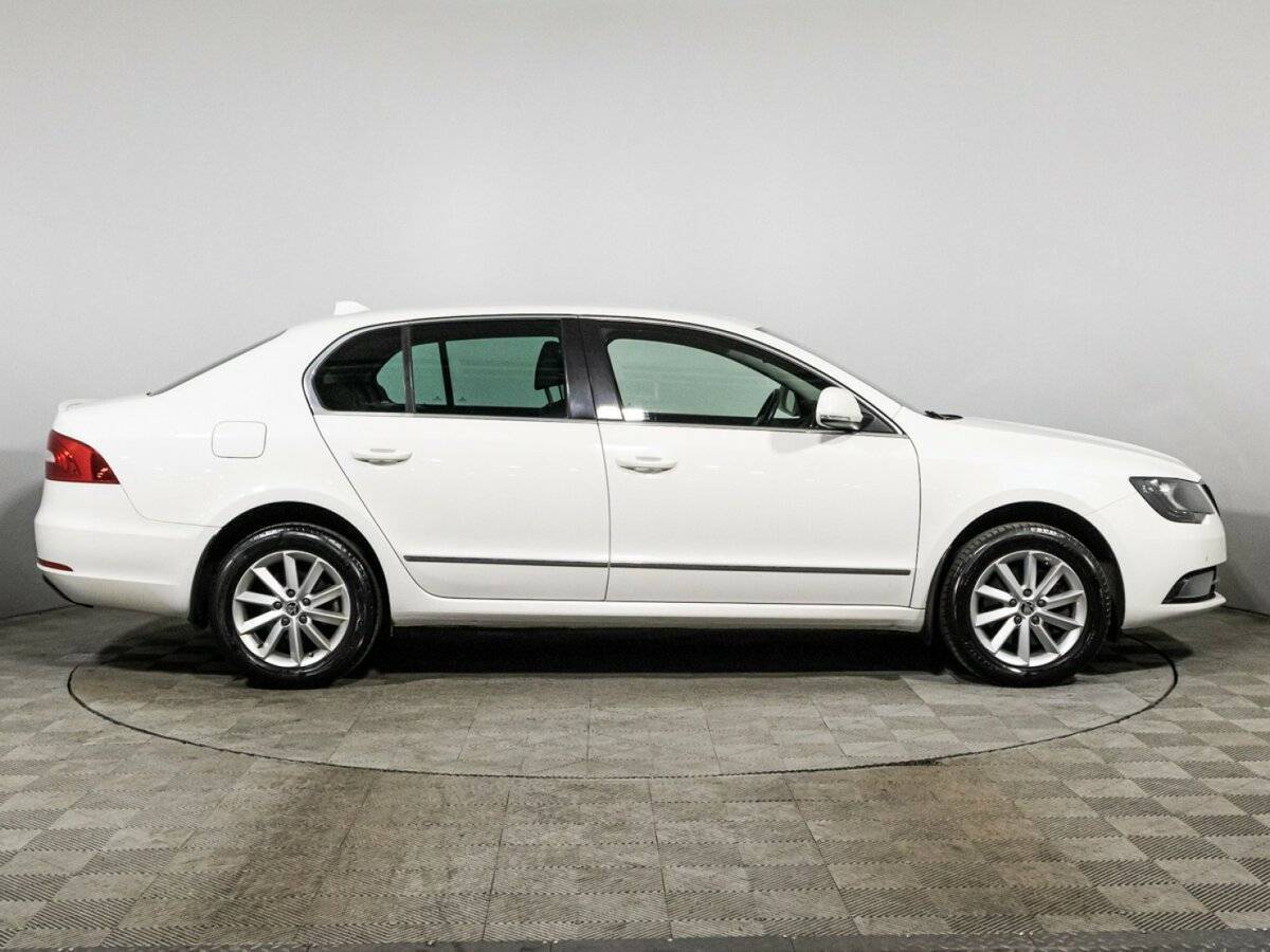 Skoda Superb с пробегом — 2013 год. Фото: #3