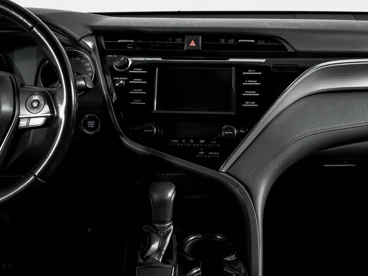 Toyota Camry с пробегом — 2018 год. Фото: #12