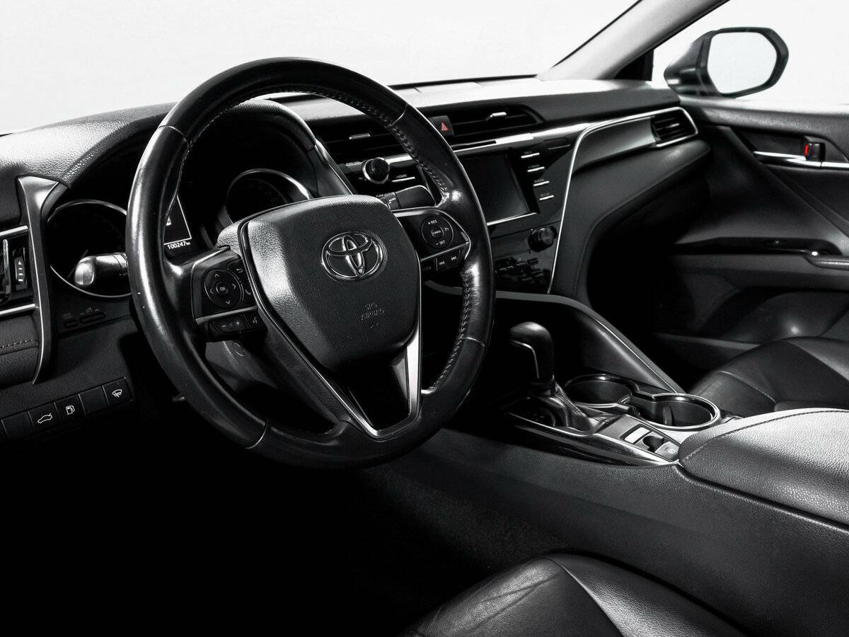 Toyota Camry с пробегом — 2018 год. Фото: #13