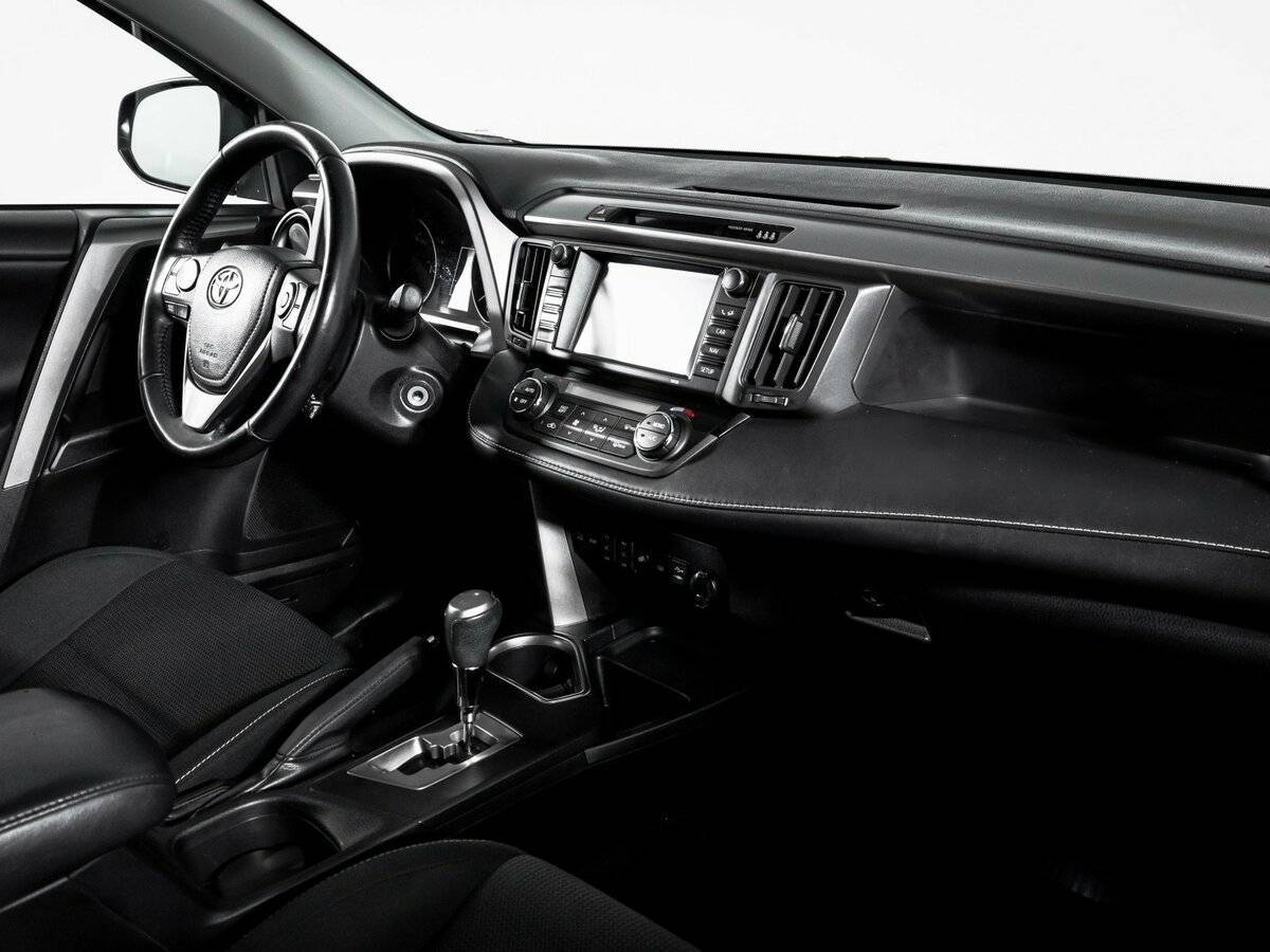 Toyota RAV4 с пробегом — 2017 год. Фото: #8
