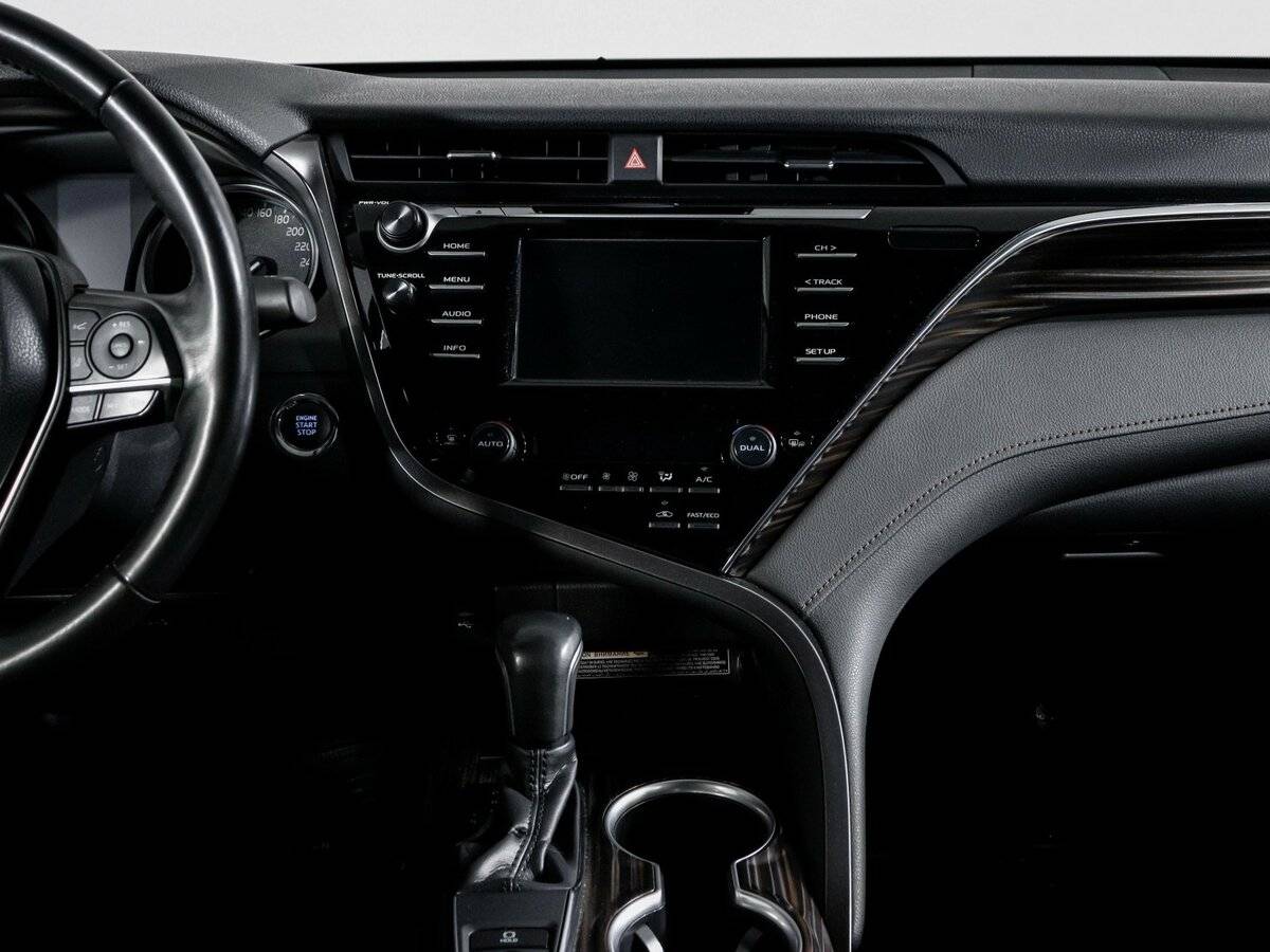 Toyota Camry с пробегом — 2018 год. Фото: #12