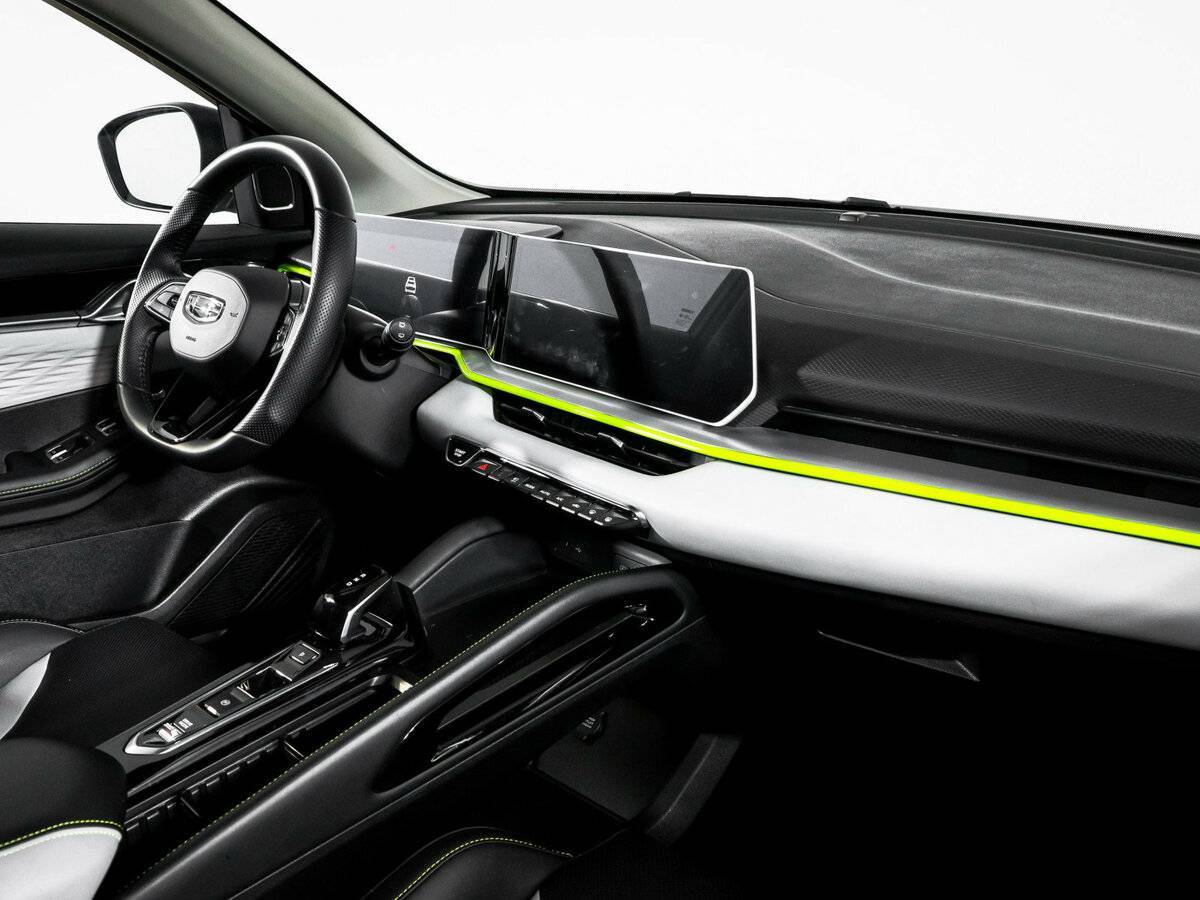 Geely Coolray с пробегом — 2023 год. Фото: #8