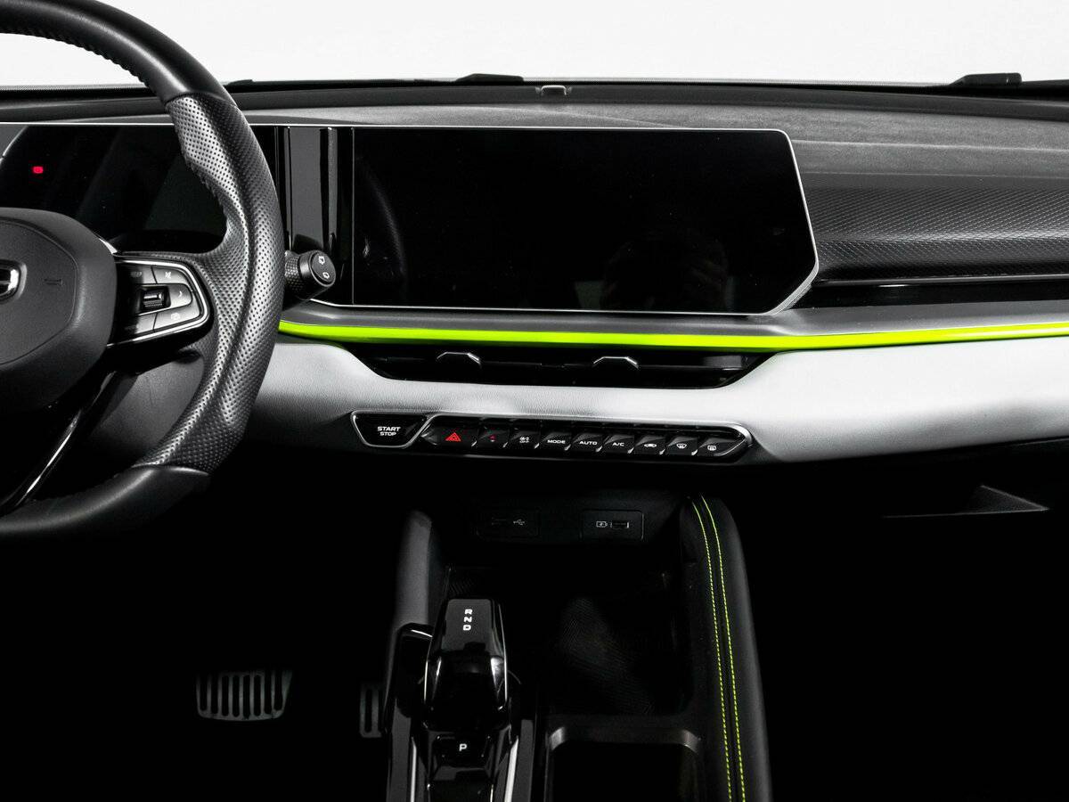 Geely Coolray с пробегом — 2023 год. Фото: #12