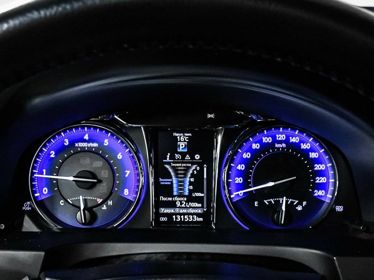 Toyota Camry с пробегом — 2017 год. Фото: #9