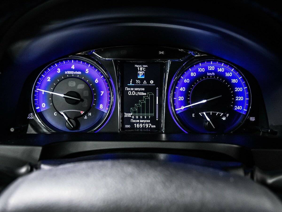 Toyota Camry с пробегом — 2017 год. Фото: #8