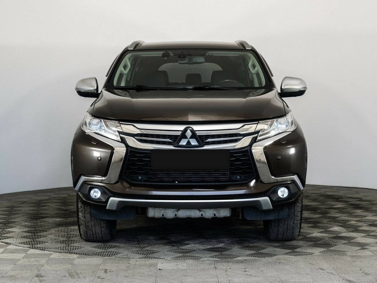 Mitsubishi Pajero Sport с пробегом — 2019 год. Фото: #2